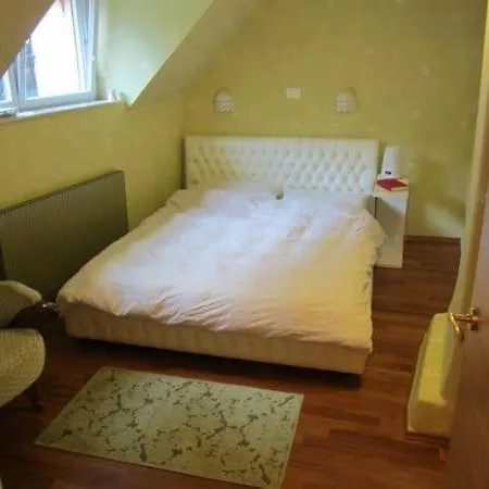 A Precious In דירה *